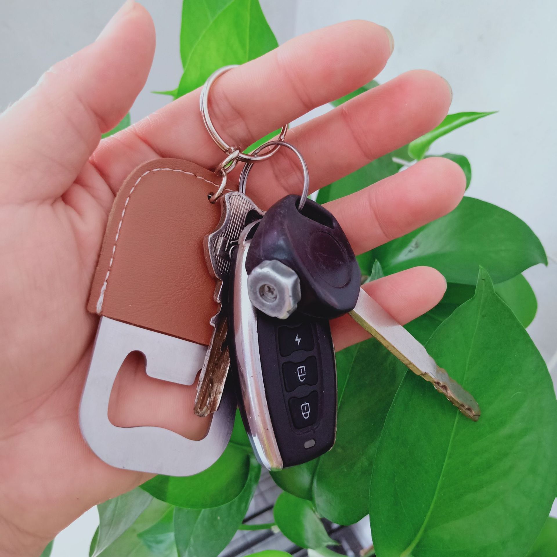 Factory Direct Stainless Steel Bottle Opener Beer Cocktail Opener Wine Tools Creative PU Skin Keychain