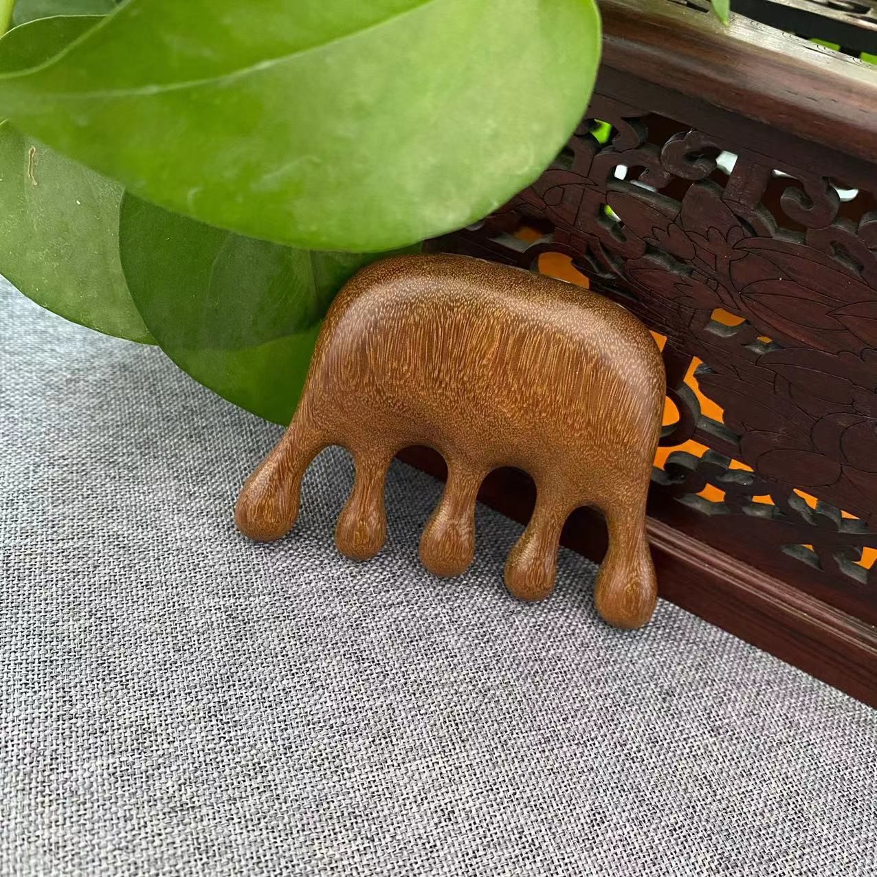 Golden Green Sandalwood Massage Comb Head Nose Massage Multifunctional Meridian Comb Sandalwood Wide Tooth Comb