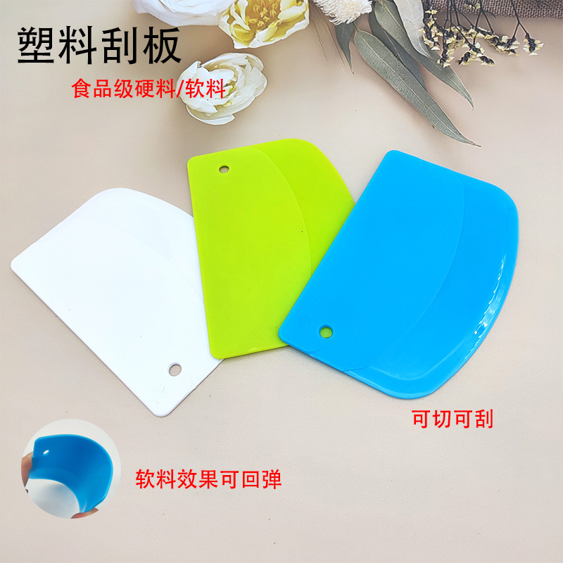 Pp Semi-Circular Baking Plastic Scraper Flour Cutting Knife Cake Cream Spatula Dough Cutter Food Grade