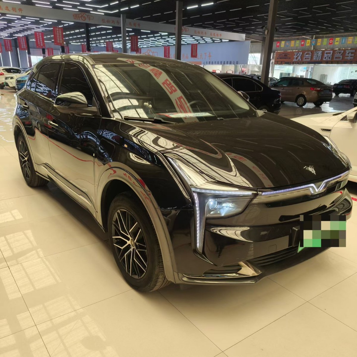 Export Foreign Trade 2023 Licensed Nezha New Energy High-Speed Vehicle New Energy Vehicle with a Range of 500 Kilometers Second-Hand