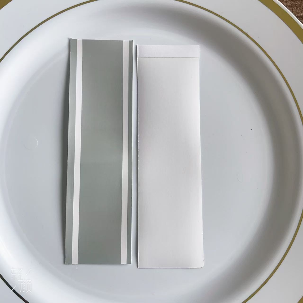 Disposable Paper Rings in Gold, Silver, and Rose Gold for Cutlery, Napkins, and Waist Seals in a Modern Minimalist Style