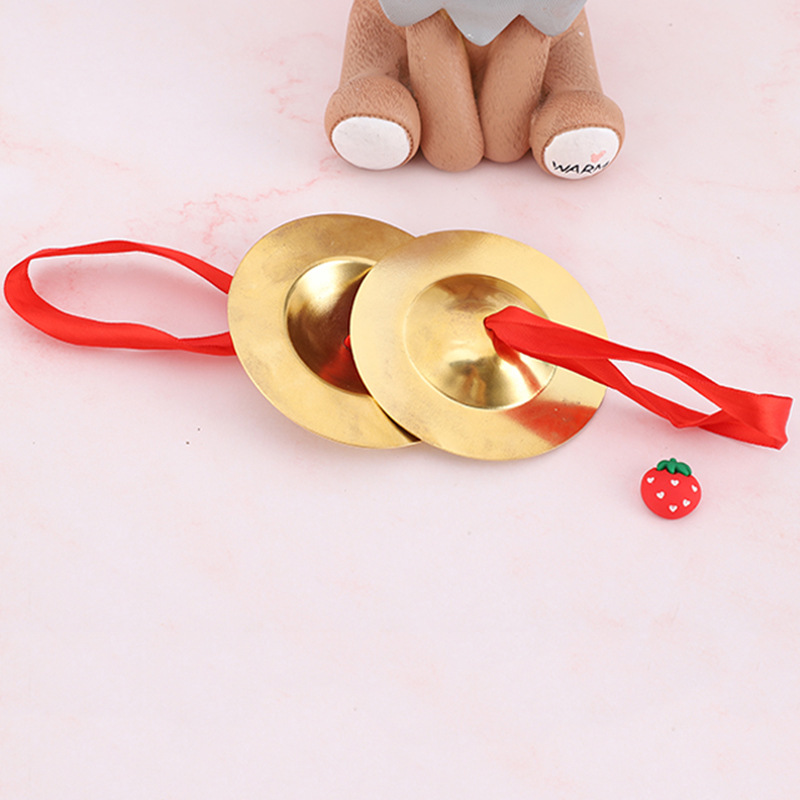 Оптовая продажа маленького медного гонга детская игрушка перкуссионный металлический музыкальный инструмент детские учебные пособия три предложения и половина медных палочек