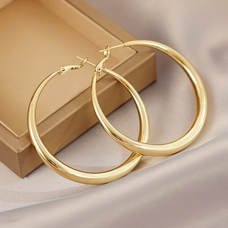 Простые экстравагантные большие круговые серьги для женщин нишевого высокого класса оптовые ювелирные изделия