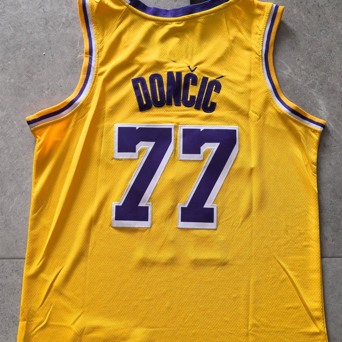 23 New Season Basketball Jersey Lakers No. 77 Doncic Embroidered Edition Basketball Uniform Training Basketball Uniform