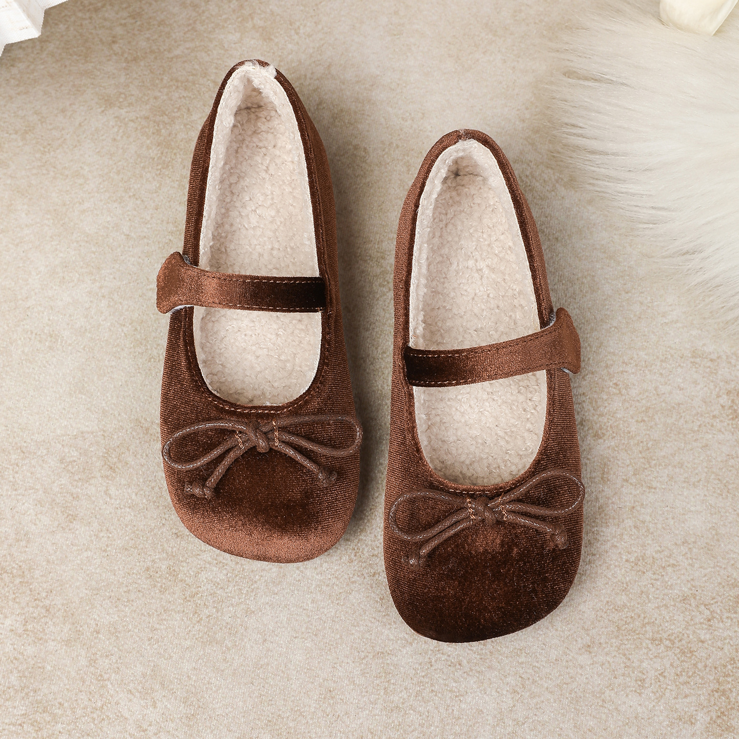 Korean Style Children's Shoes 2026 New Winter Model for Girls, Velvet Bow Princess Leather Shoes, Children's Fleece-Lined Warm Cotton Shoes