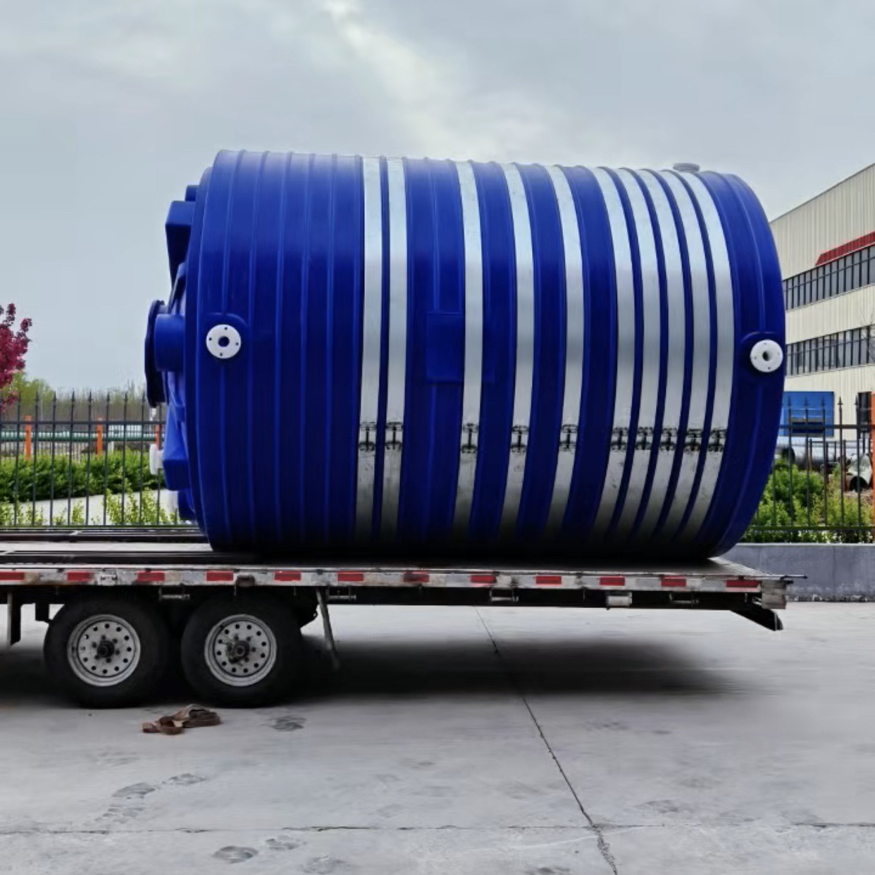 Индивидуальный пластиковый резервуар для хранения 50 тонн 30 кубометров для строительных площадок добавка пластиковая водонапорная башня 10т утолщенный вертикальный ротационный формованный ПЭ резервуар