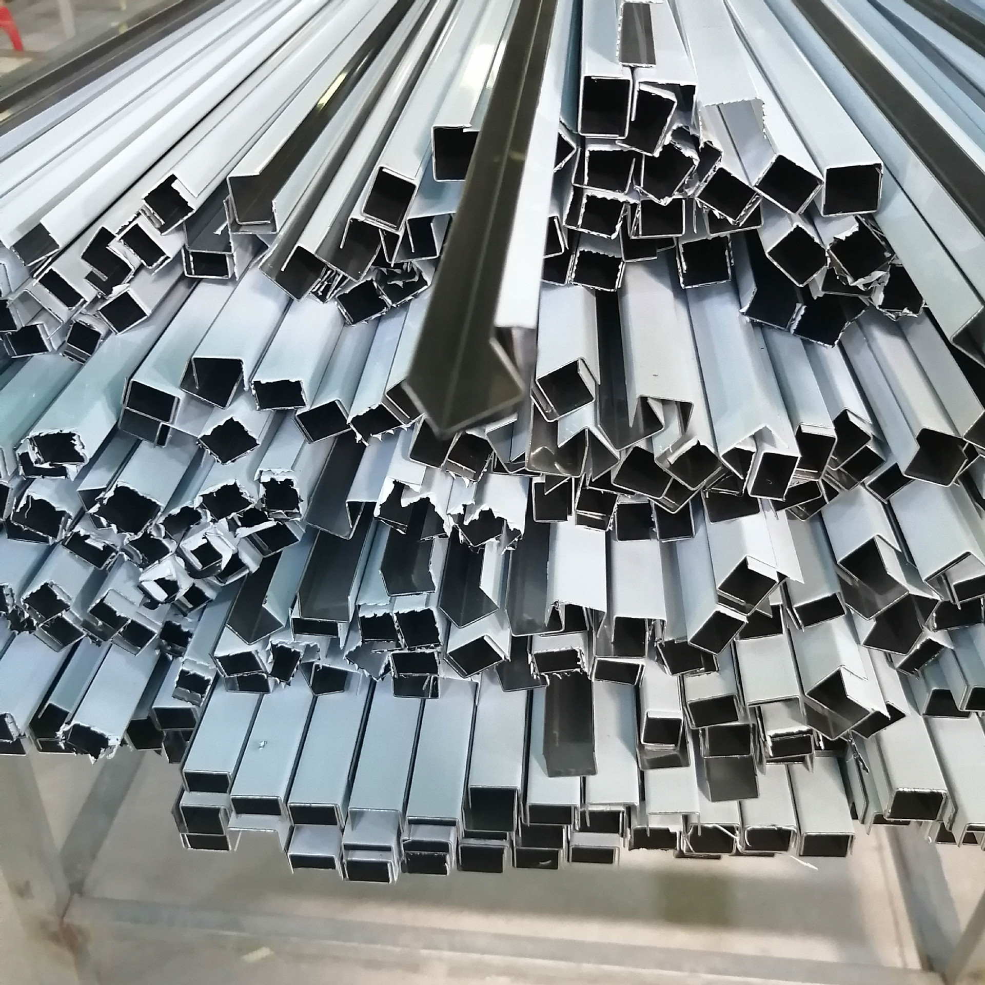 Black Stainless Steel U-Shaped Groove Decorative Strip Titanium Strip Metal Ceiling Wall Panel Edge Strip Tile U-Shaped Strip Edge Strip