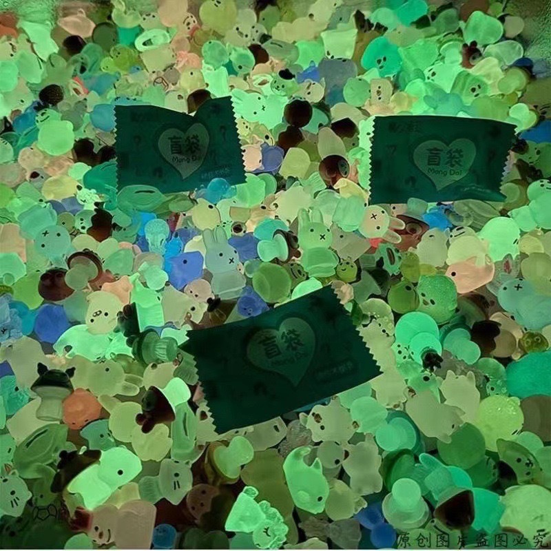 Cartoon luminous cute small animal mixed resin DIY English illiterate bag small accessories creative desktop decoration ornaments