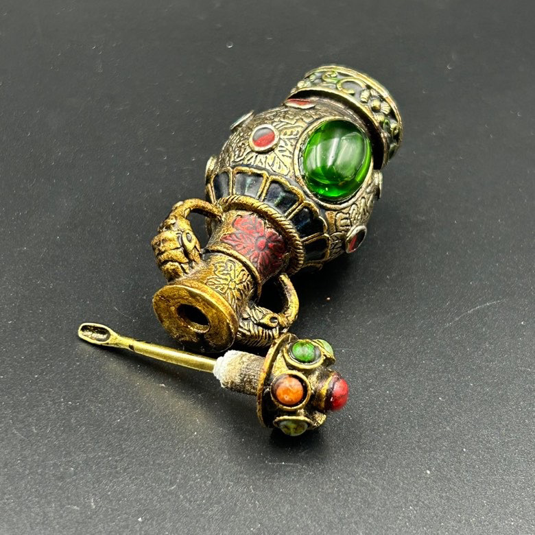 Antique-Style Imitation Bronze Cast Snuff Bottle Xizang-Style Handicraft Snuff Bottle Home Living Room Decoration Antique Ornament