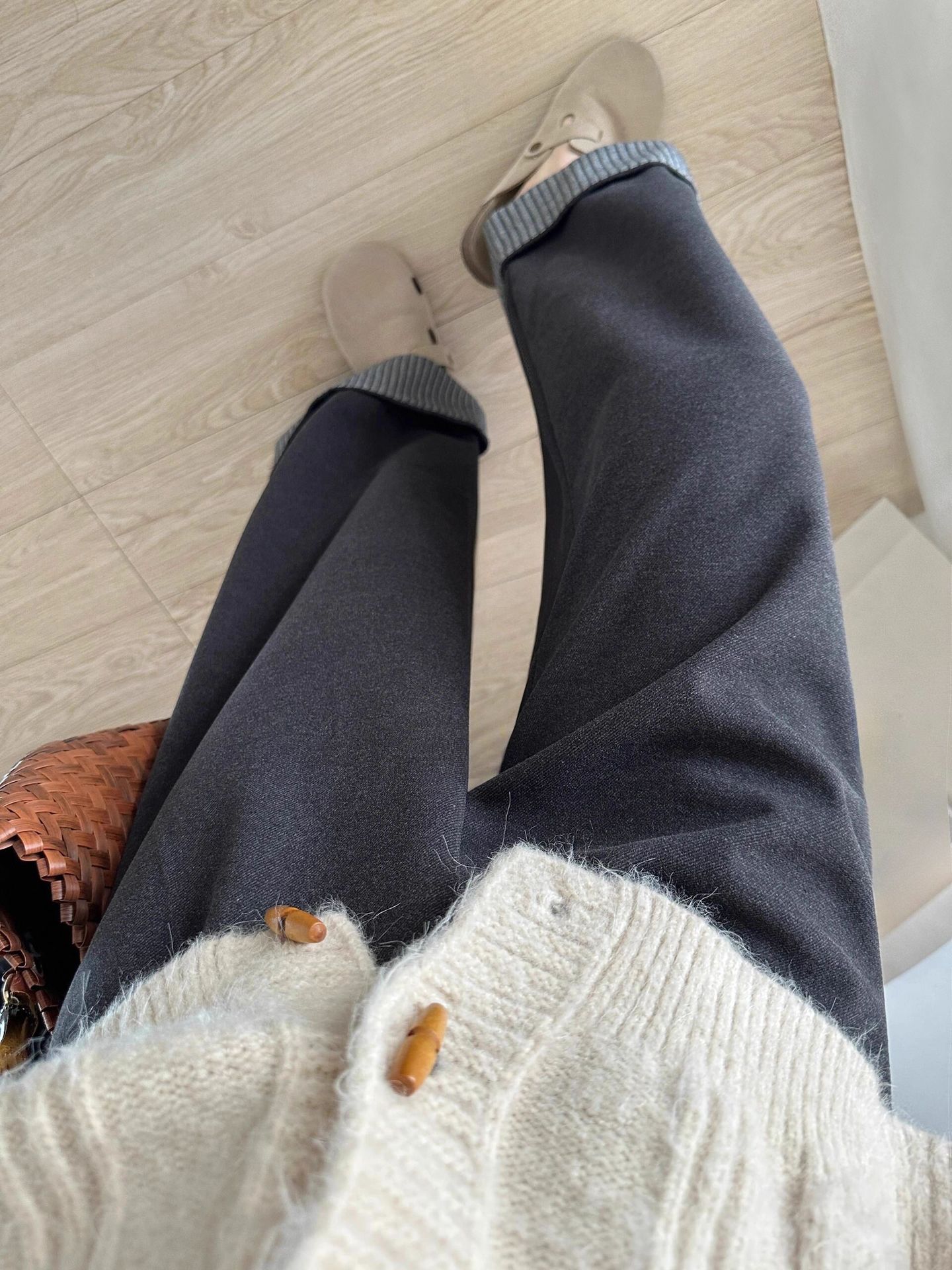 Pear-Shaped Figure Dark Gray Woolen Casual Pants for Women in Autumn and Winter Fleece-Lined for Fat Girls mm High-Waisted Loose Slimming Look Wide-Leg Pants