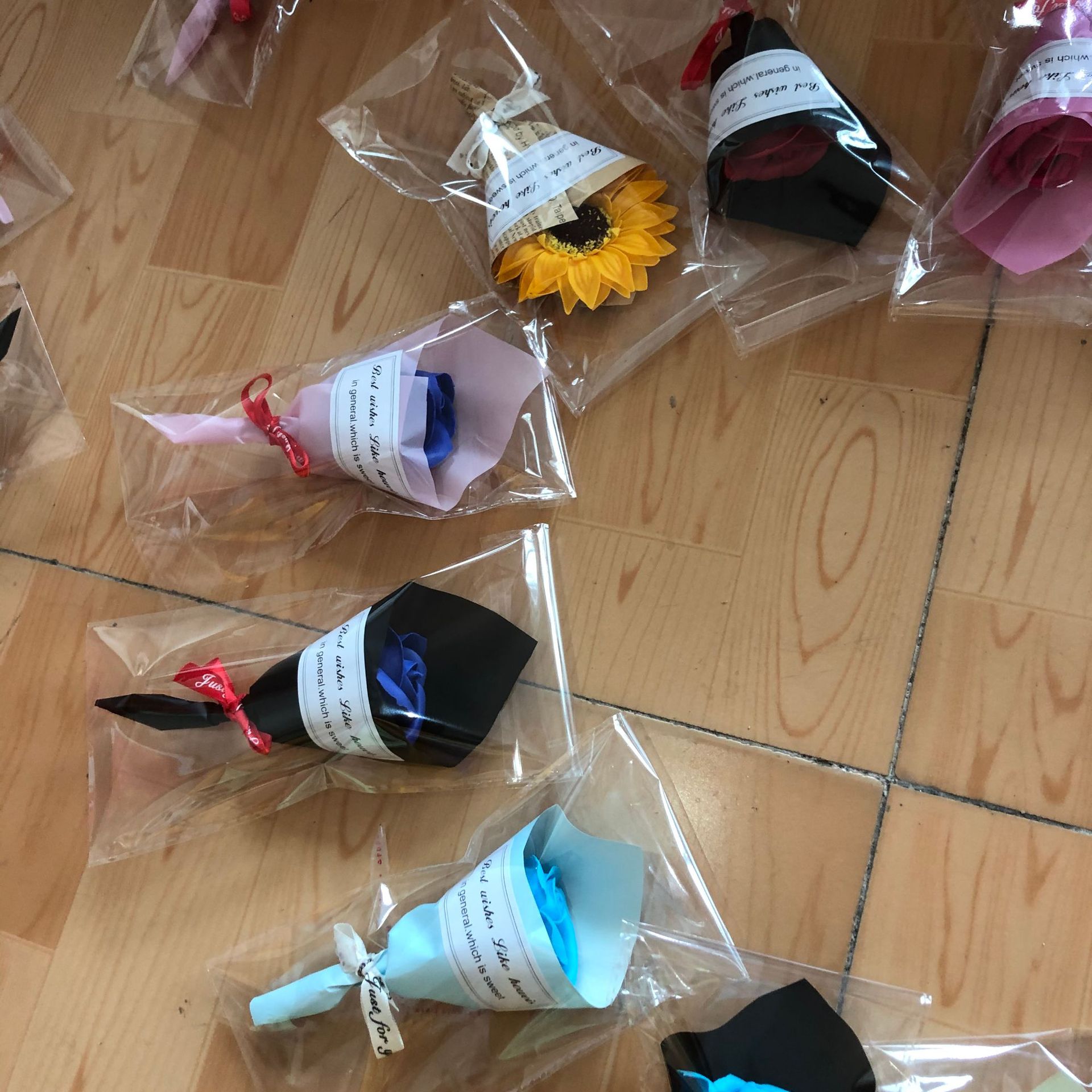 Mini small bouquet hand gift soap flower rose bouquet single decorative send independent packaging bag decorative bouquet