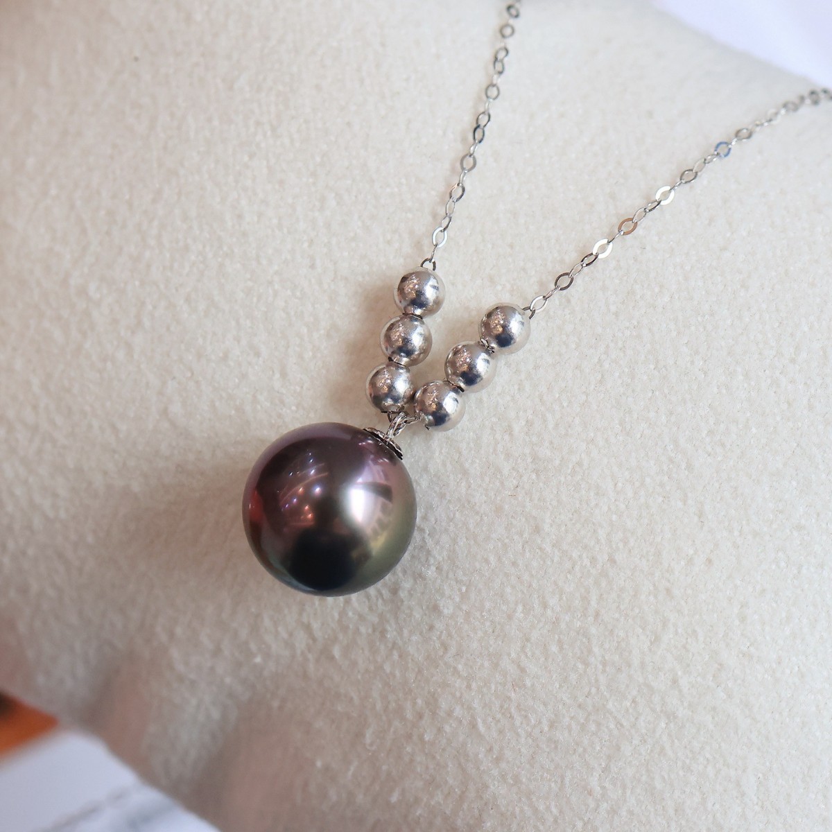 Аксессуары из платины Pt900 О-образная цепочка "Счастливые 6 + 1" с фигуркой и бусинами 9-10мм 7060Lp