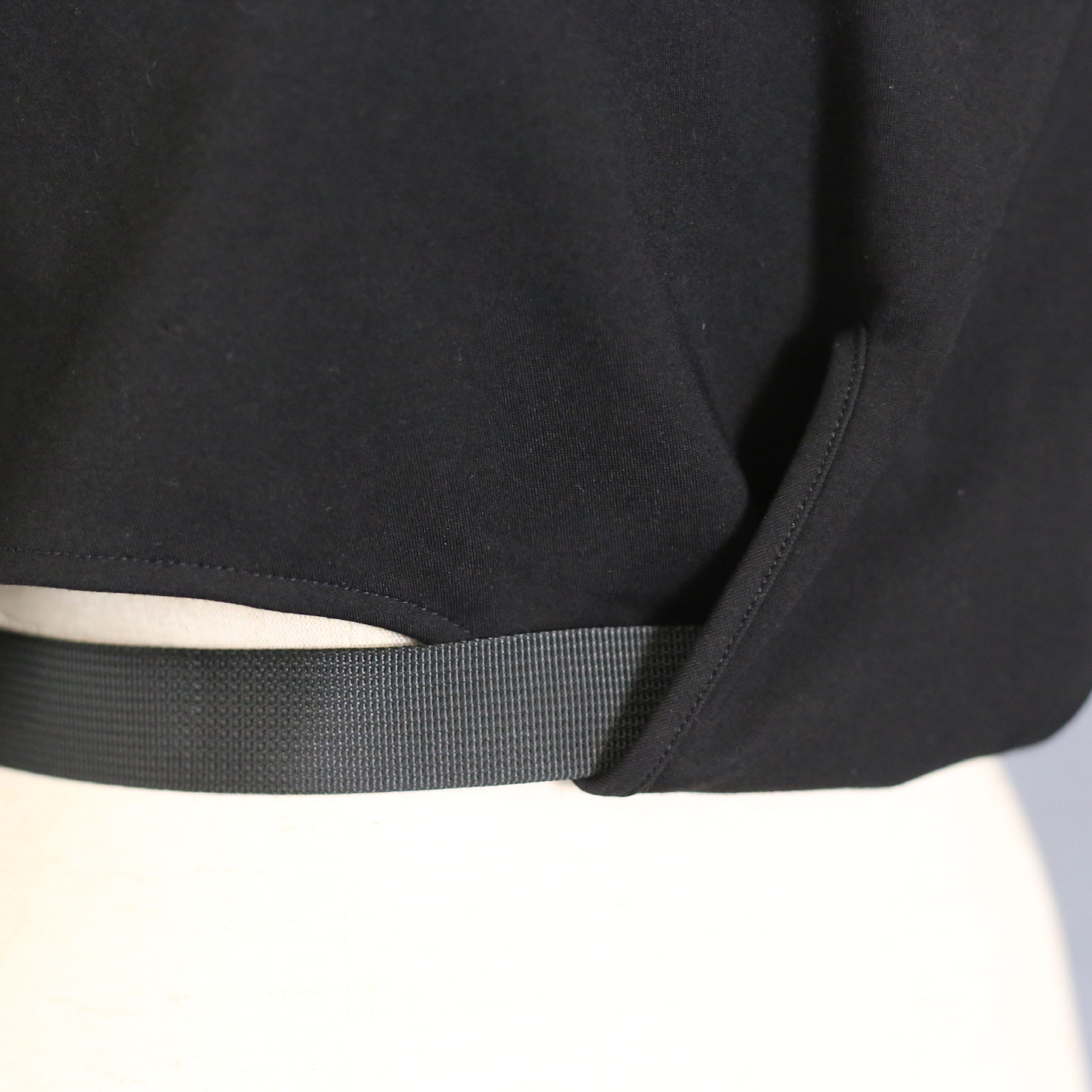 Find a Factory to Customize Small Batches of Personalized Twist Straps, Pure Cotton Silhouette Short-Sleeved Tops, Epidemic-Free and Accurate Delivery Times