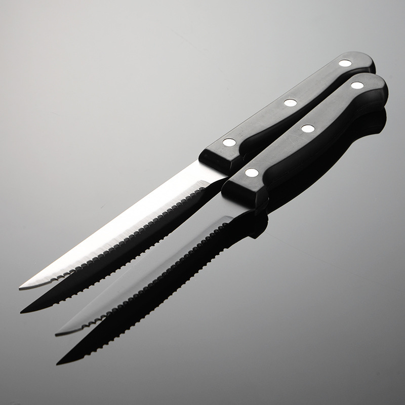 Черный западный нож 4.5 дюйма с зубчатым лезвием, нержавеющая сталь 420, нож для стейка, черный заклепка, пластиковая ручка, титановое покрытие