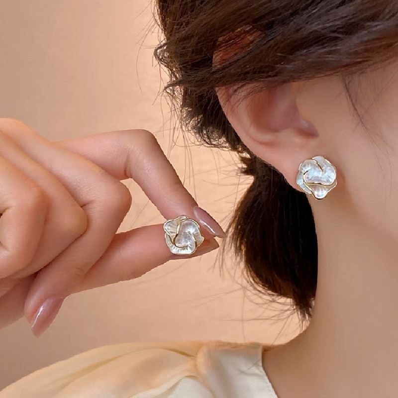 Korean Light Luxury Fashion Camellia Stud Earrings Ins Niche Design Minimalist Style Earrings Versatile High-End Earrings