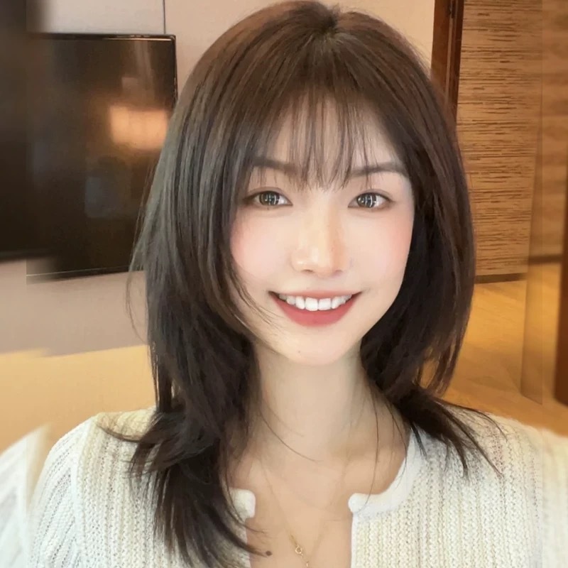 Factory wholesale 2025 new long hair net red air bangs shoulder clavicle hair age-reducing round face full head cover