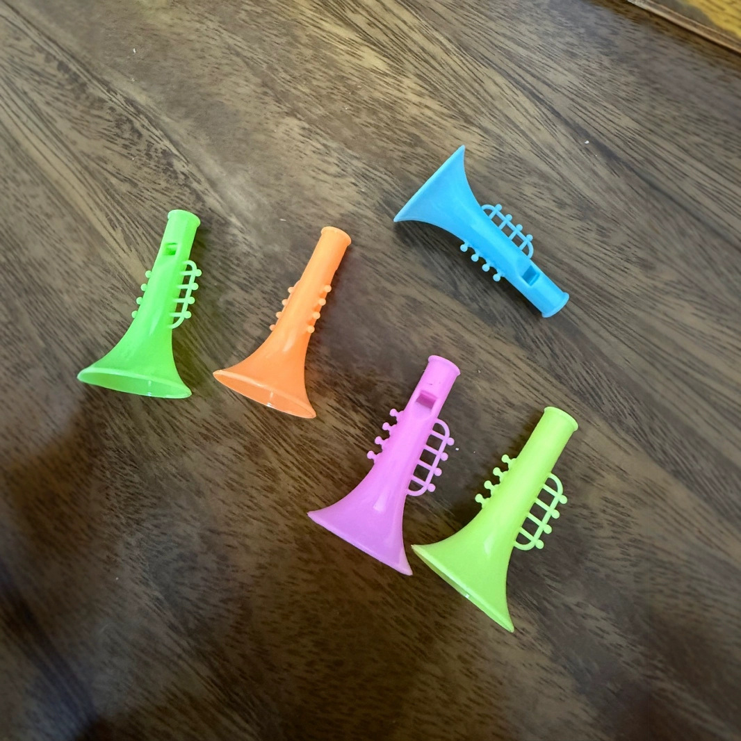 Wholesale Mini Light Color Broadcast Horn Small Whistle Children's Gift Small Toy Golden Egg Gift