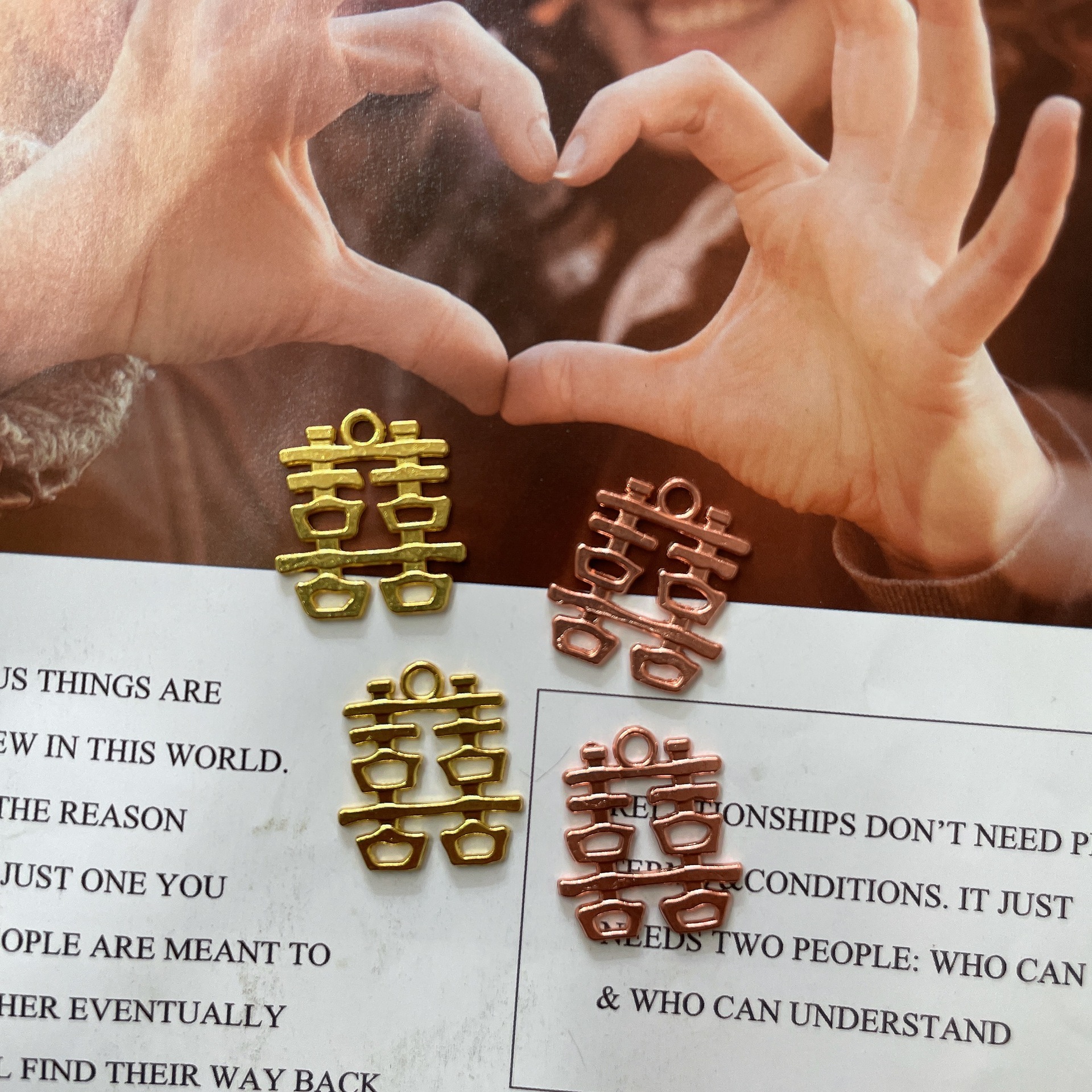 Wedding supplies metal alloy happy word pendant festive diy wedding double happiness candy box candy bag wedding child pendant