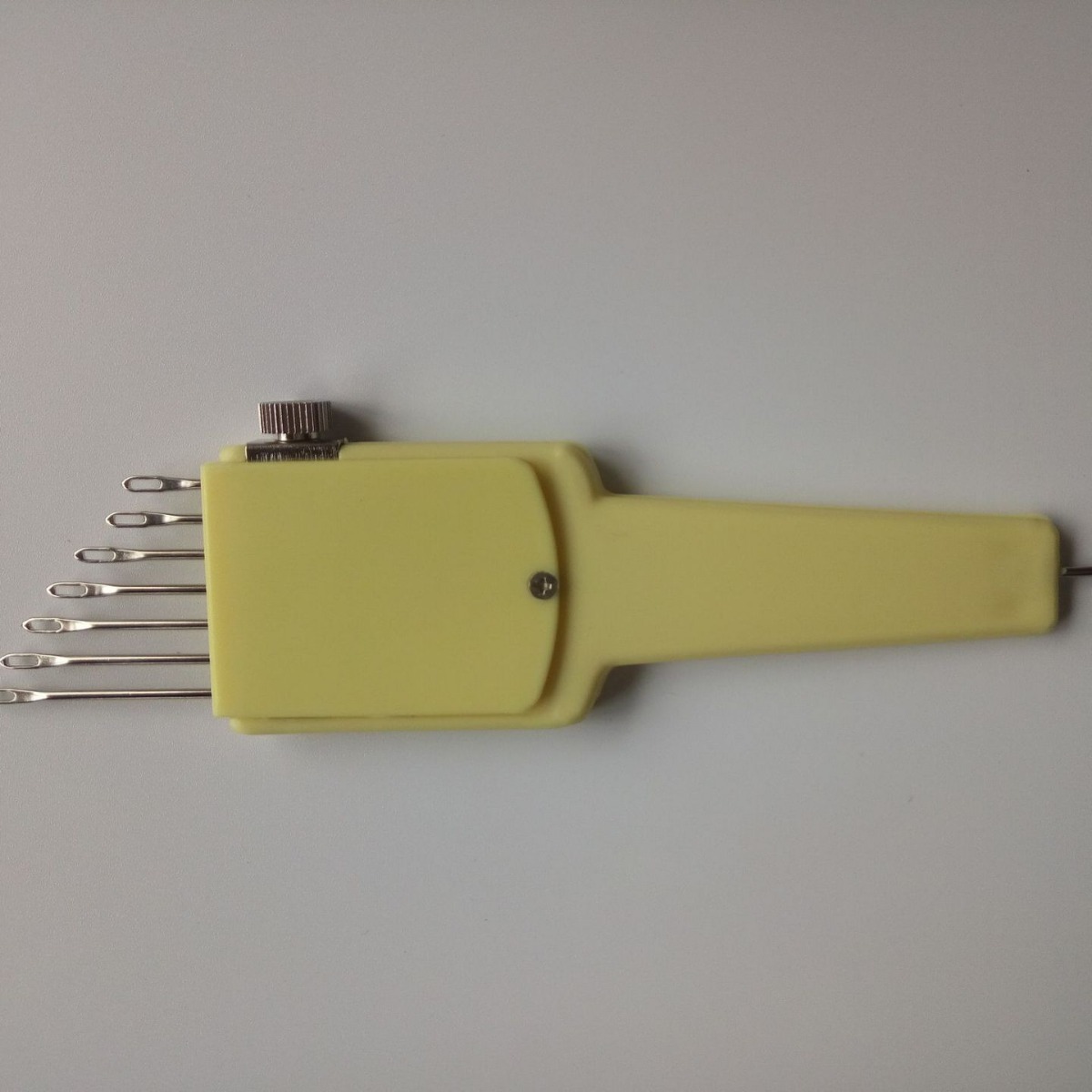 Factory direct sweater knitting machine accessories 1 × 7 multi-use needle, multi-use thread transfer device, needle pitch 4.5mm