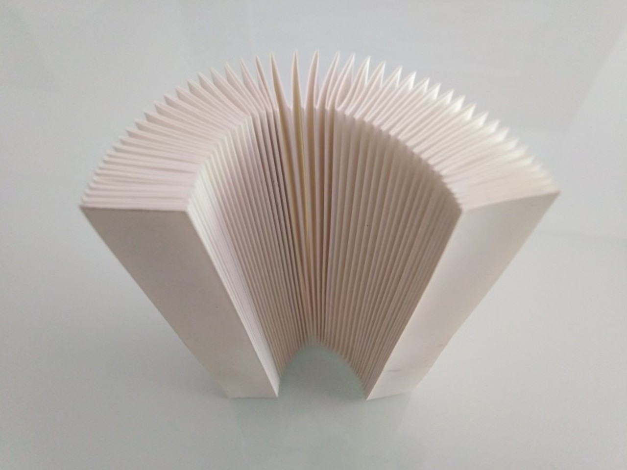 Organ origami. Paper folding. Stretchable paper folding. origami machine