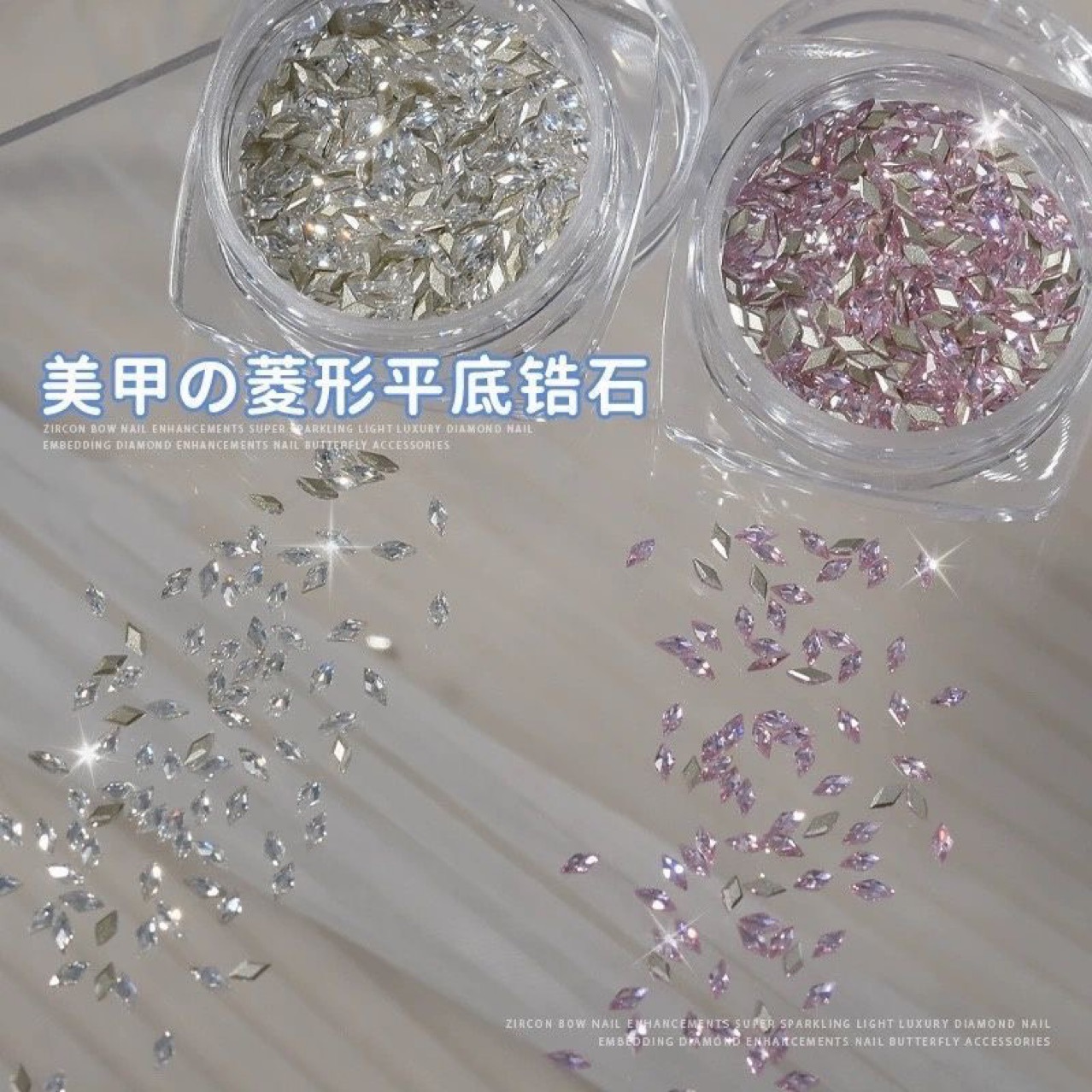 Мини ювелирное изделие для маникюра с ромбовидным перевернутым краем и мелкими цирконами