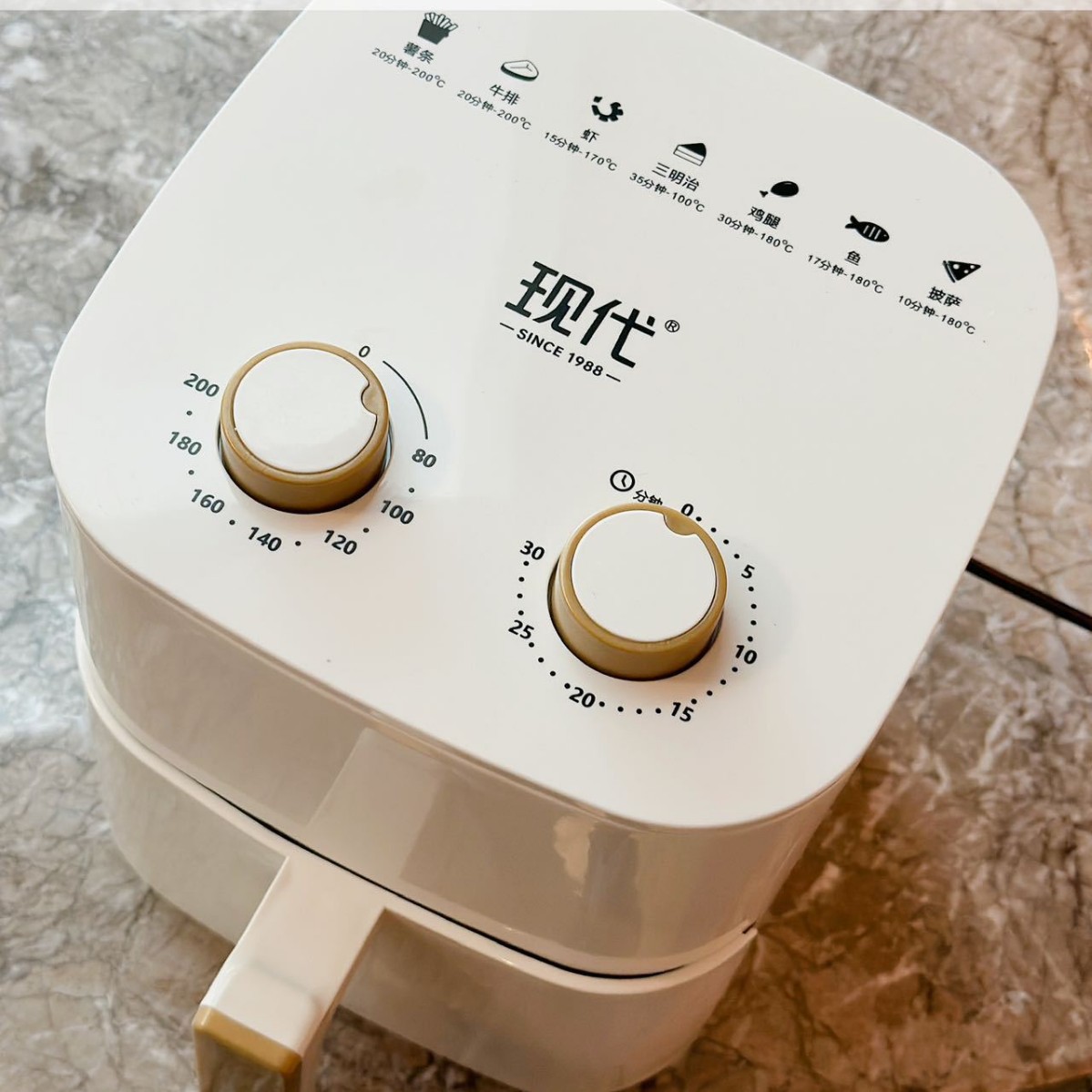 New Modern Air Fryer Household Multifunctional Large Capacity Electric Fryer French Fries Machine Can Be Sold as Gifts Wholesale