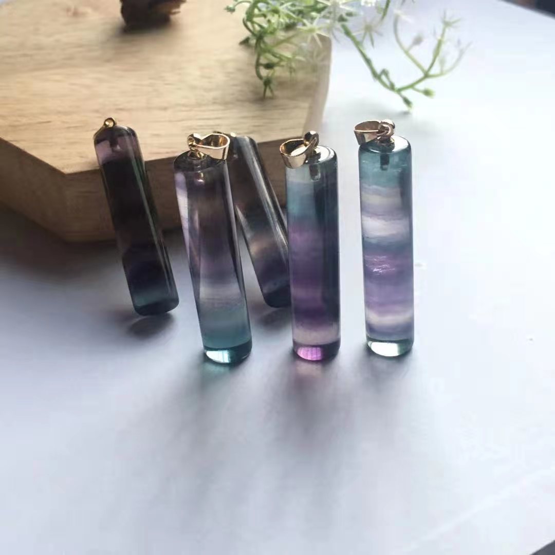 Natural colorful fluorite round bar pendant, crystal transparent, manufacturers supply support single color random hair