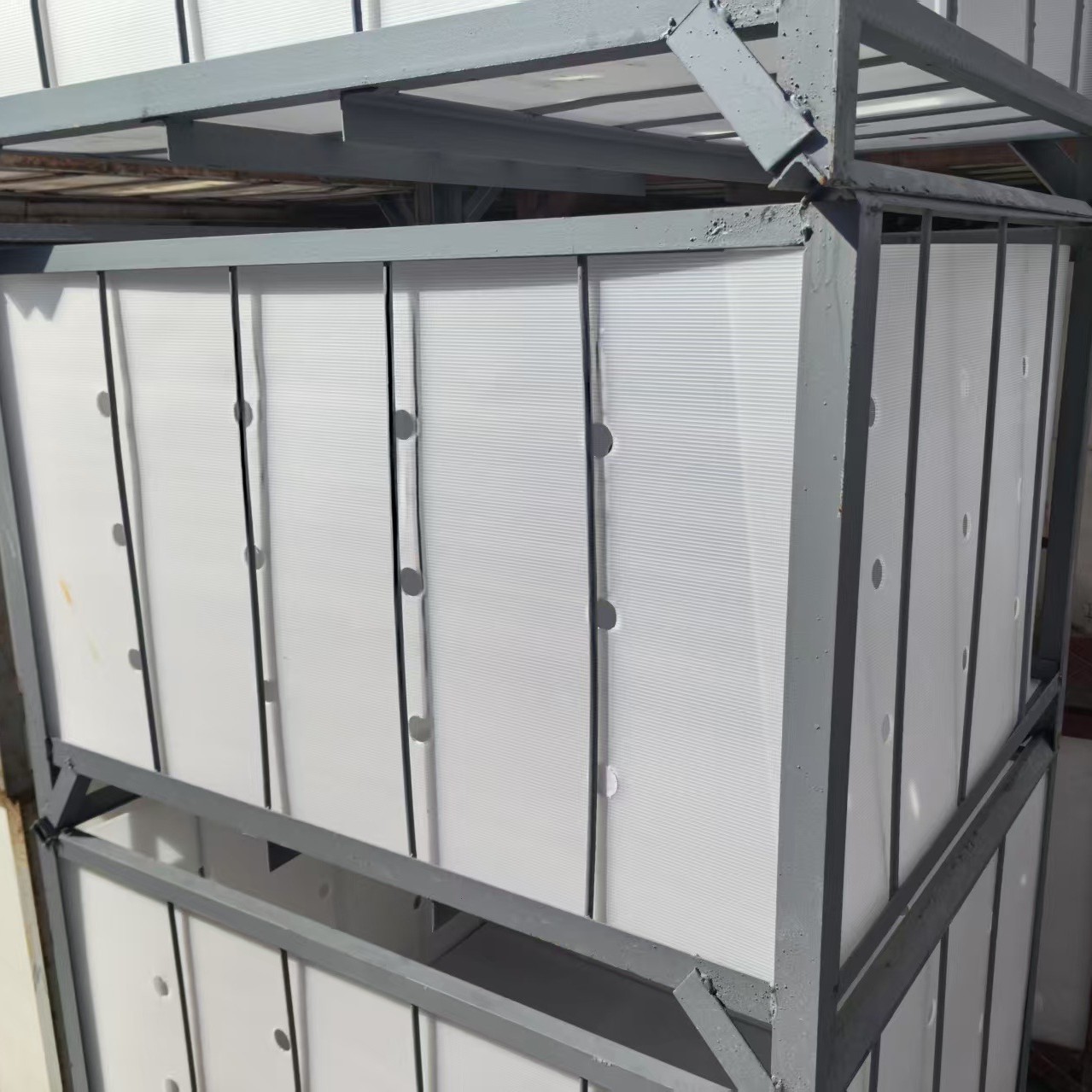 Shaanxi Yan'An Weinan Apple Cold Storage Iron Frame Pp Hollow Panel Hollow Board Anti-Collision and Low Temperature Resistance