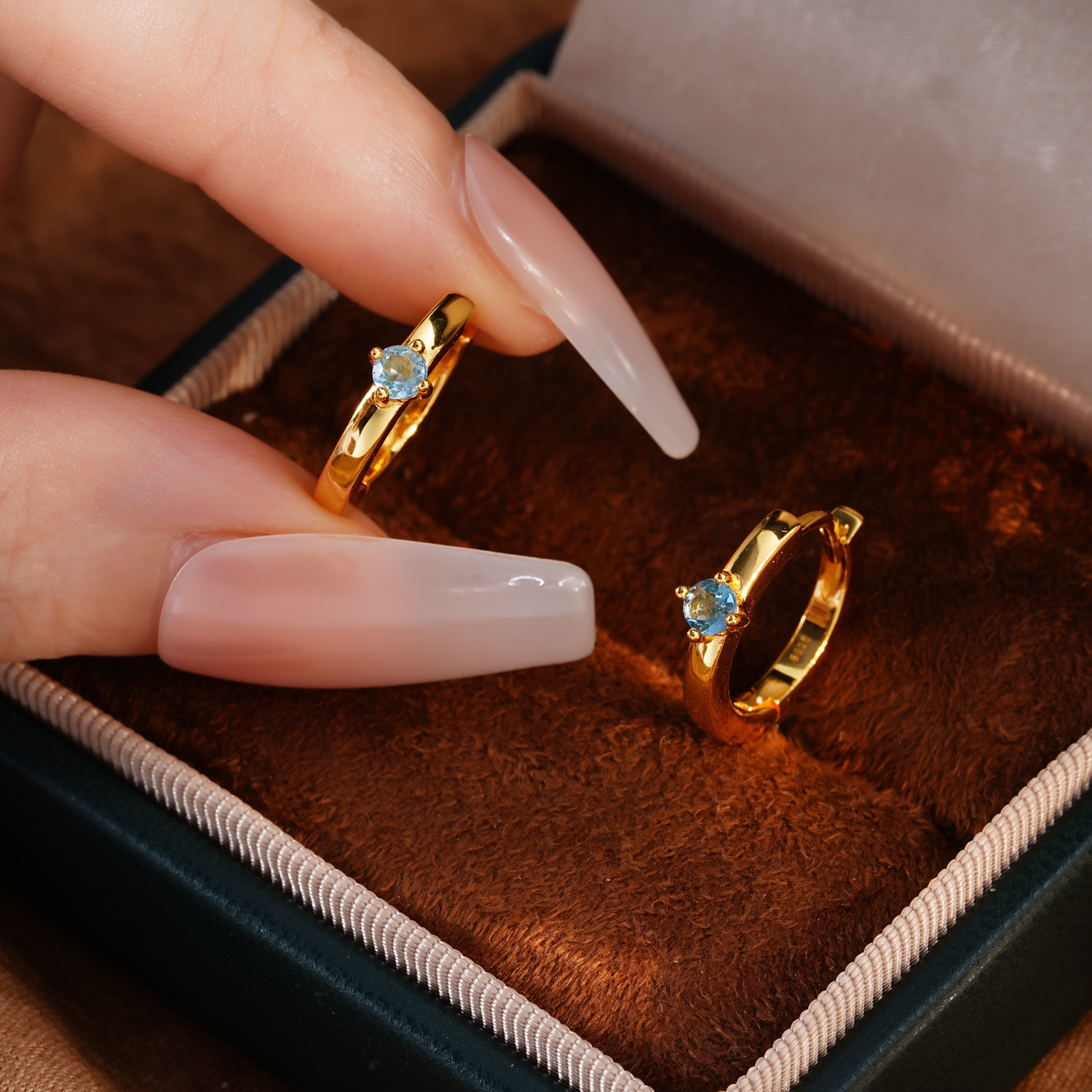 ● Korean Horse Print Heart ● S925 Silver Topaz Earrings, Simple Women's Versatile Daily Niche Design Cross-Border Earrings