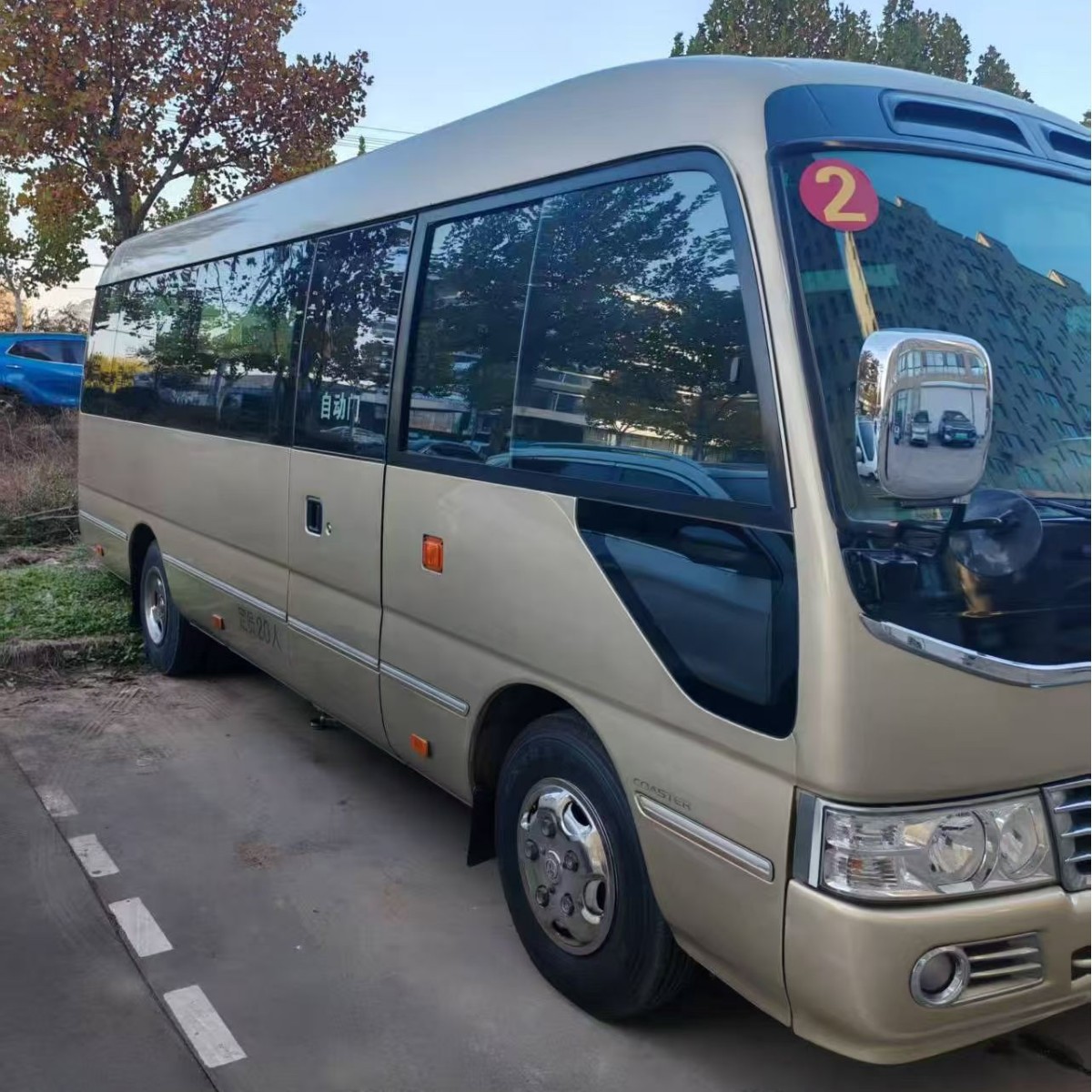 Export Version of Toyota Coaster Minibus Passenger Car, Second-Hand Refurbished 19-Seat Business Reception Special Vehicle with Complete Procedures