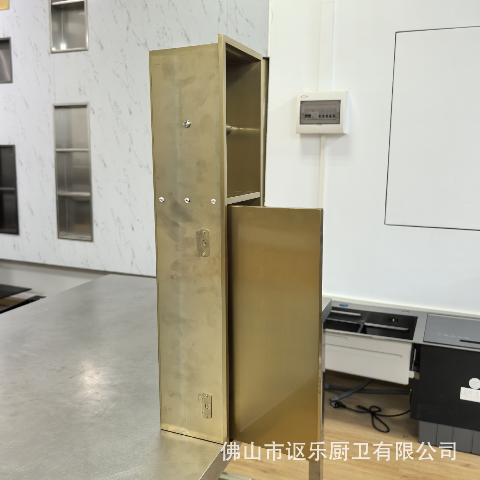 304 Stainless Steel Gold-Plated Bathroom Niche Can Be Customized with Door and Paper Towel Holder Bathroom Storage Rack Color Can Be Changed