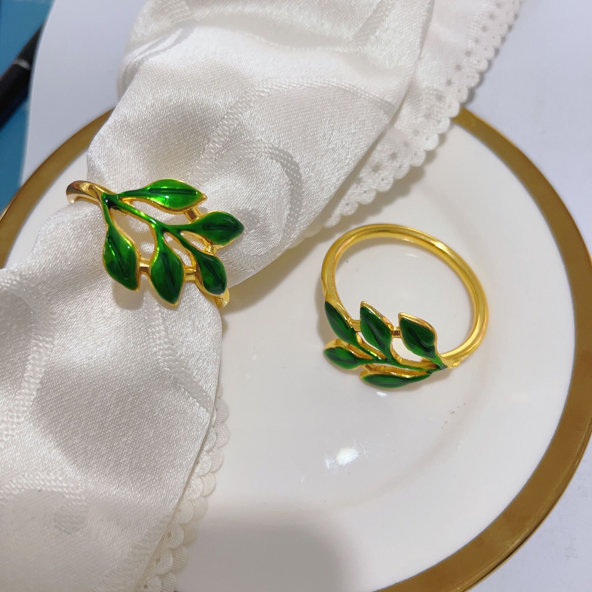 Cross-border Napkin Ring New Napkin Buckle Leaves Napkin Ring High-end Metal Ring Hotel Table