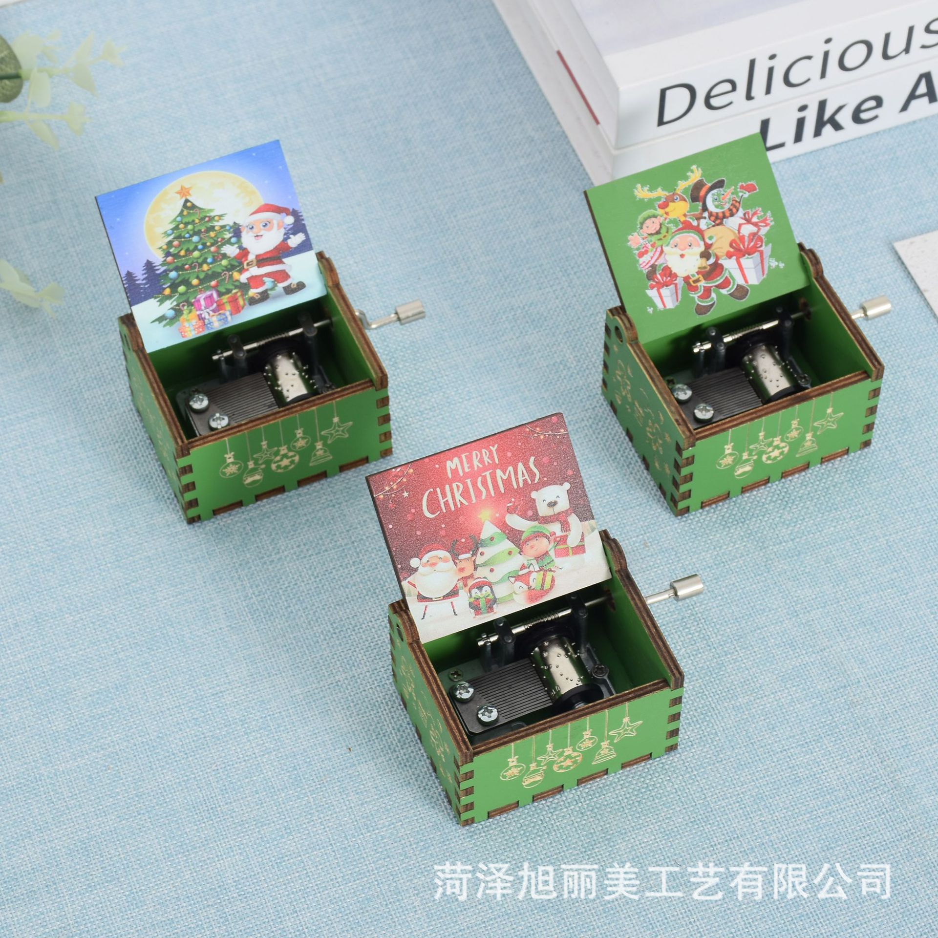 Happy Christmas Wooden Music Box Laser Engraving Hand-cranked Music Box Painted Music Box Holiday Gift Ornaments