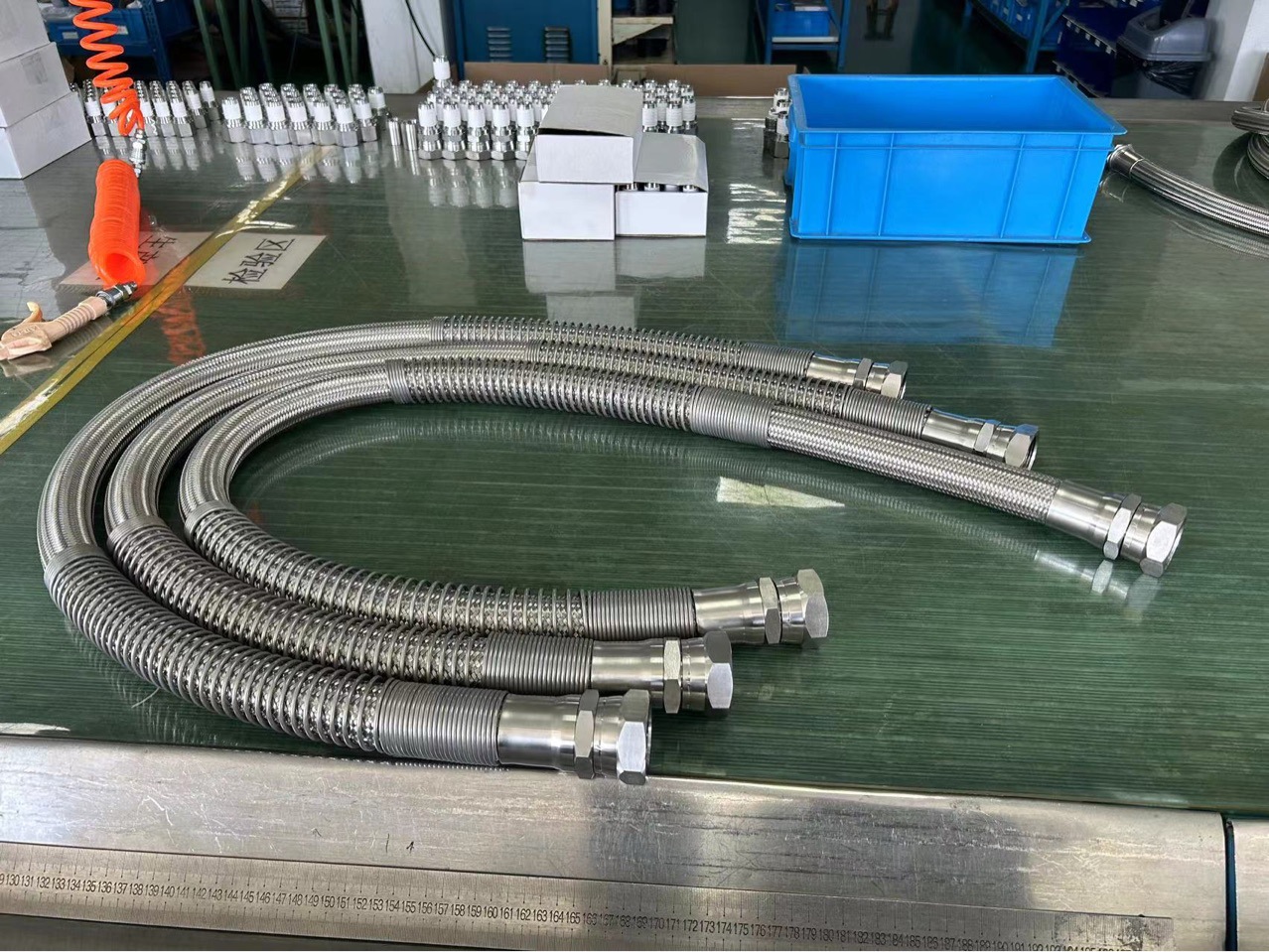 Special braided tube for vulcanizing machine