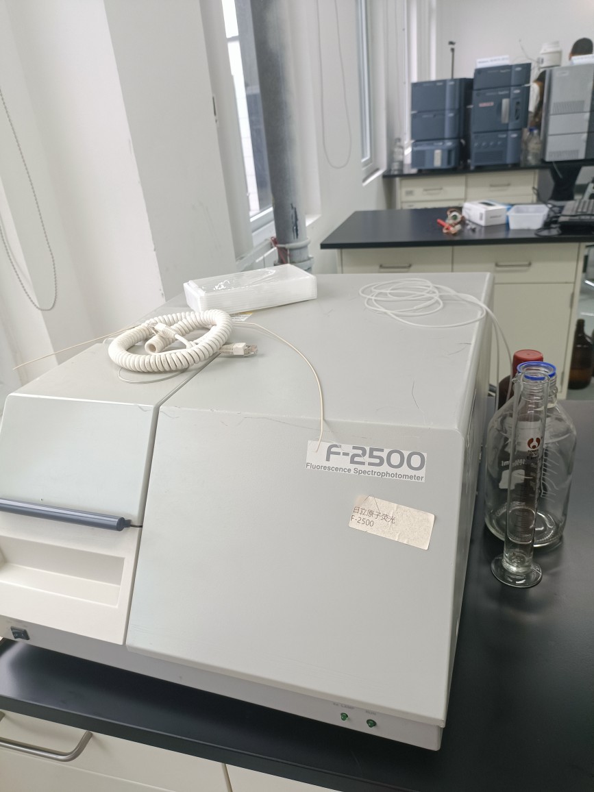Флуоресцентный спектрофотометр Hitachi F-2500, бывший в употреблении, анализ флуоресценции