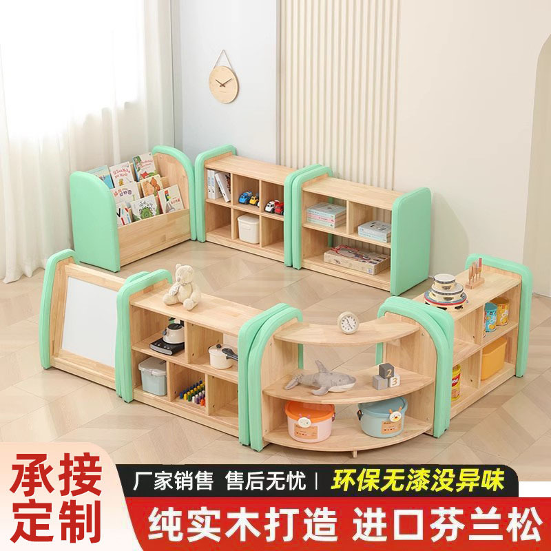 Набор стола и стульев из массива дерева для детского сада, мягкий угловой шкаф, двухуровневый шкаф для хранения, черная доска, детский диван из высокоэластичного поролона