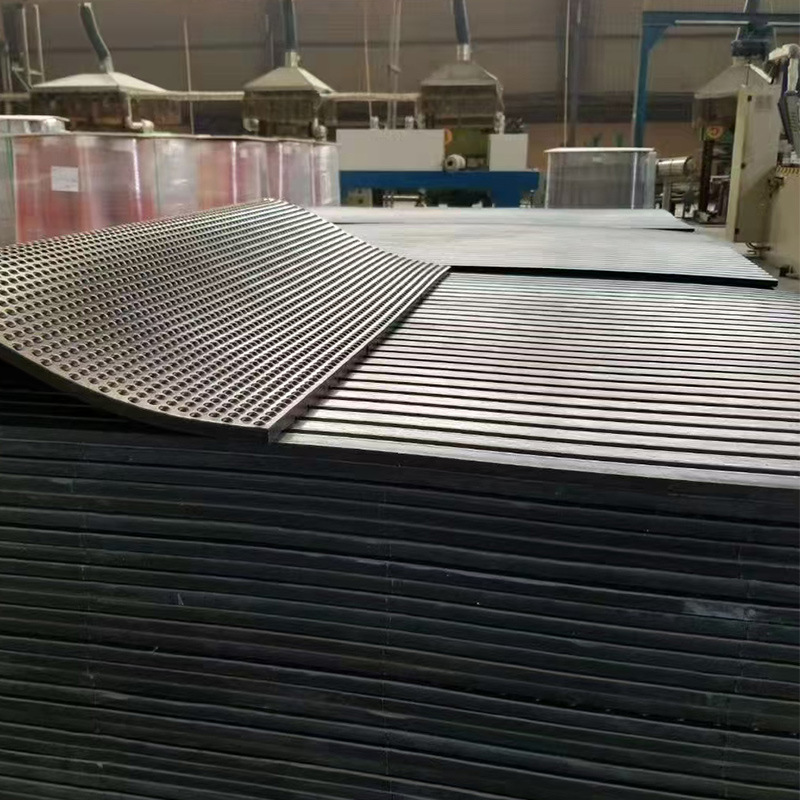 Manufacturer's Anti-Slip and Wear-Resistant Breeding Rubber Mats, Special Livestock Floor Mats for Cow Sheds and Pigsties, Industrial-Grade Cow Bed Moisture-Proof Mats