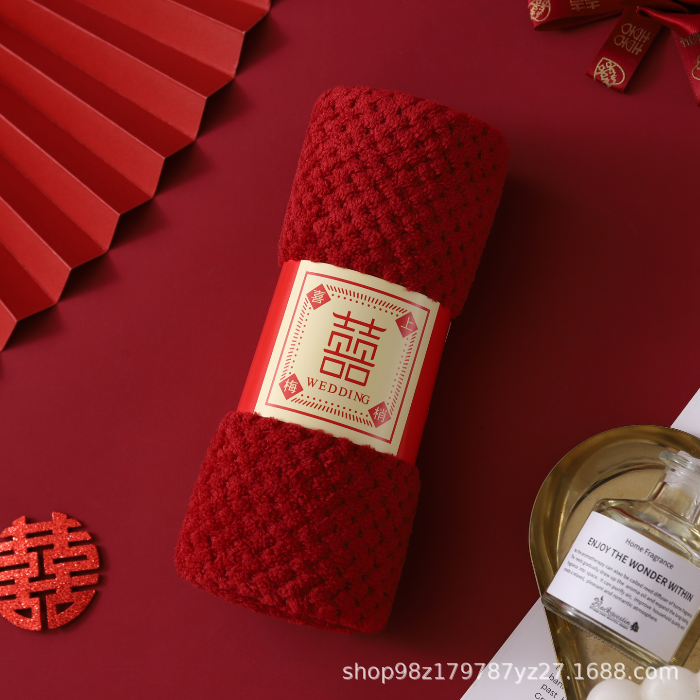 Wedding Towel with Happy Words, Coral Velvet, Thickeneded, Soft and Absorbent, Face Wash Towel, Wedding Return Gift, Souvenir Towel