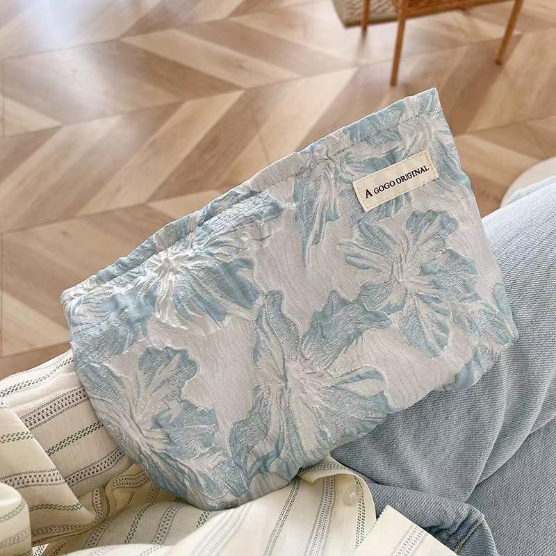 Ins Niche High-End Flower Cosmetic Bag Wrinkled Texture Large Capacity Portable Liner Bag Skin Care Product Storage Bag