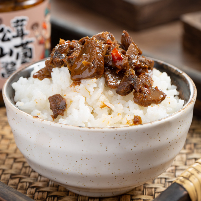 Yi family Source factory direct supply wholesale Internet Celebrity gourmet farm rice noodles fresh fragrant Tricholoma matsutake mushroom sauce 200g