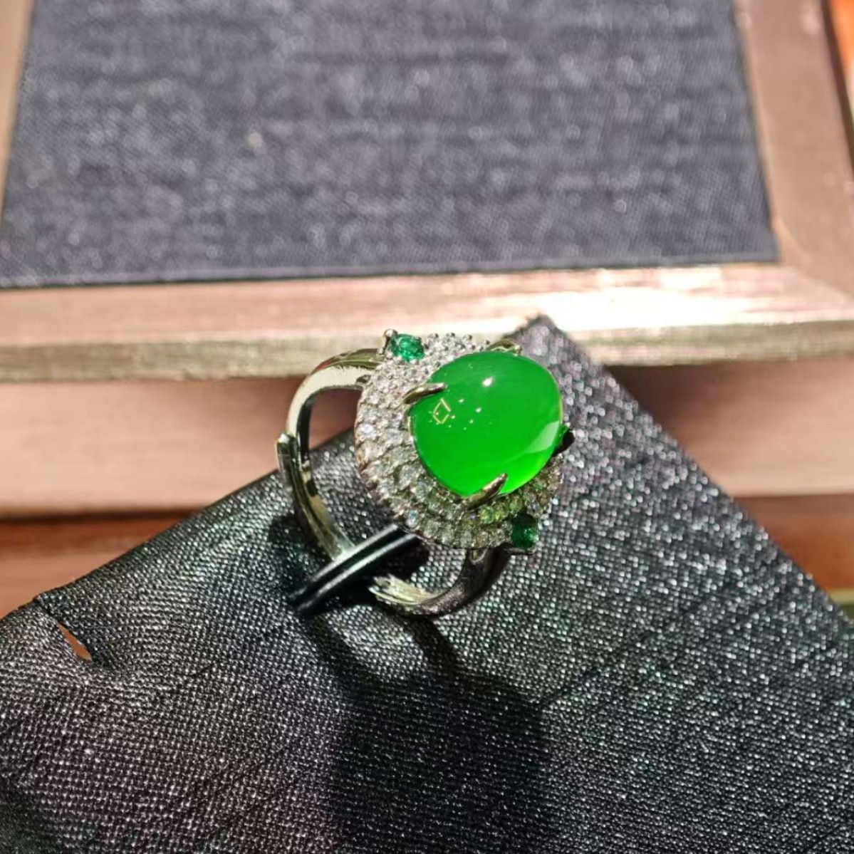 Factory Wholesale Natural Agate Chrysoprase Ring for Men and Women, Diamond Luxury Inlaid Jade Ring