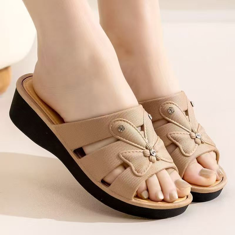 Women's Slippers for Summer Outer Wear, Fashionable Flat Heels, Non-Slip, Wear-Resistant, Thick Soles, Comfortable and Versatile, Middle-Aged Mothers' Slippers