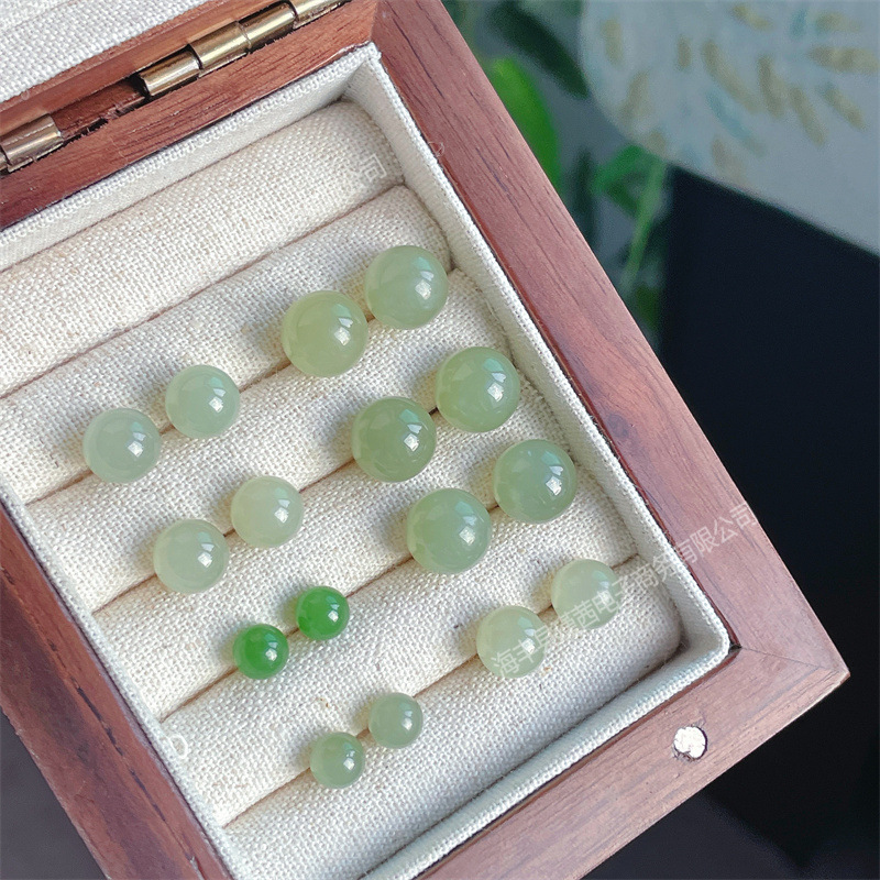 Поставка натуральных серег из нефрита Хэтиань с круглой бусиной из яшмы, зеленые и белые нефритовые бусины, простые серьги