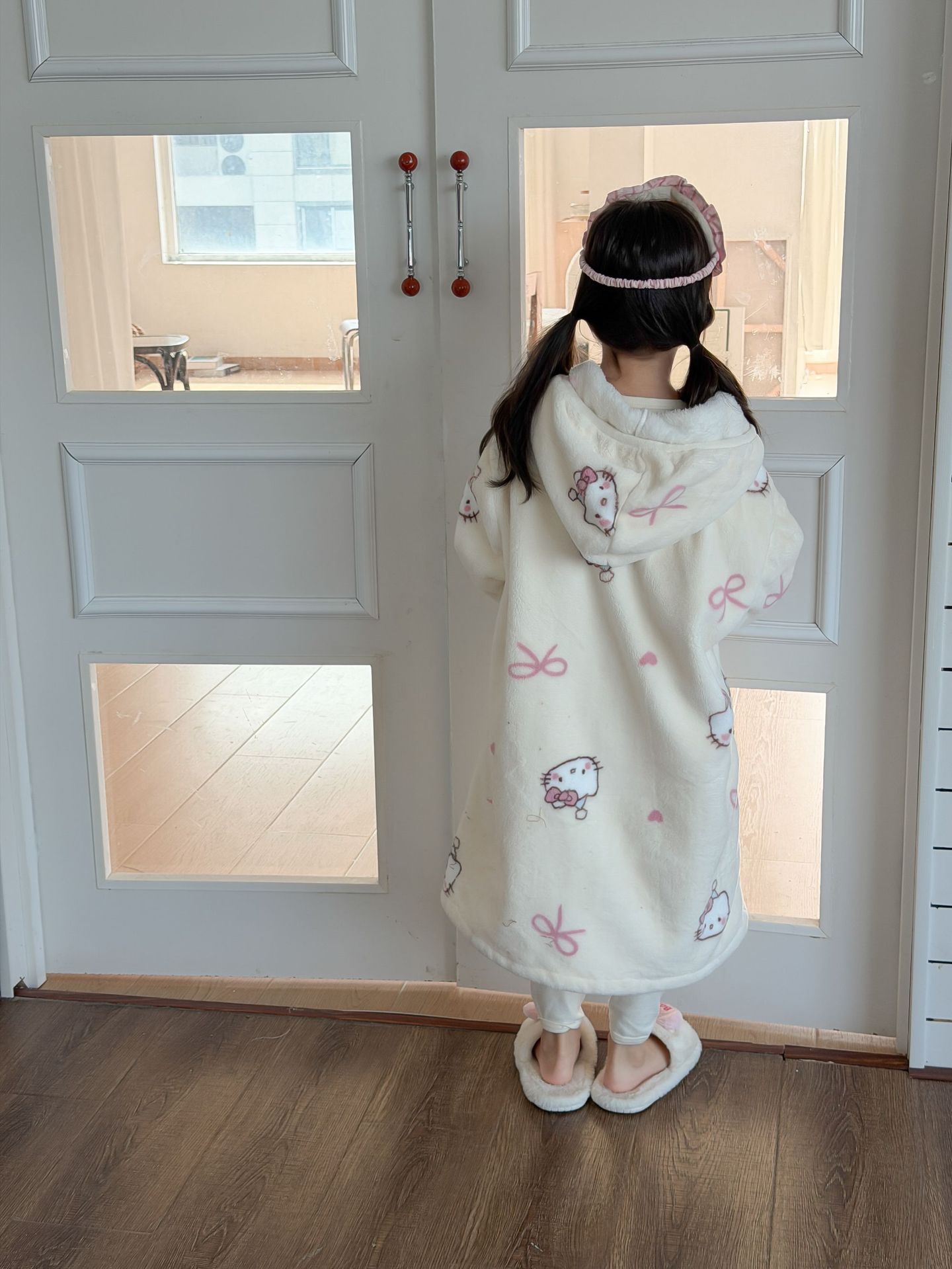 Aimobeibei Children's Coral Fleece Robe for Boys and Girls, Cartoon Cute Solid Color Thickened Home Wear Plush Nightgown