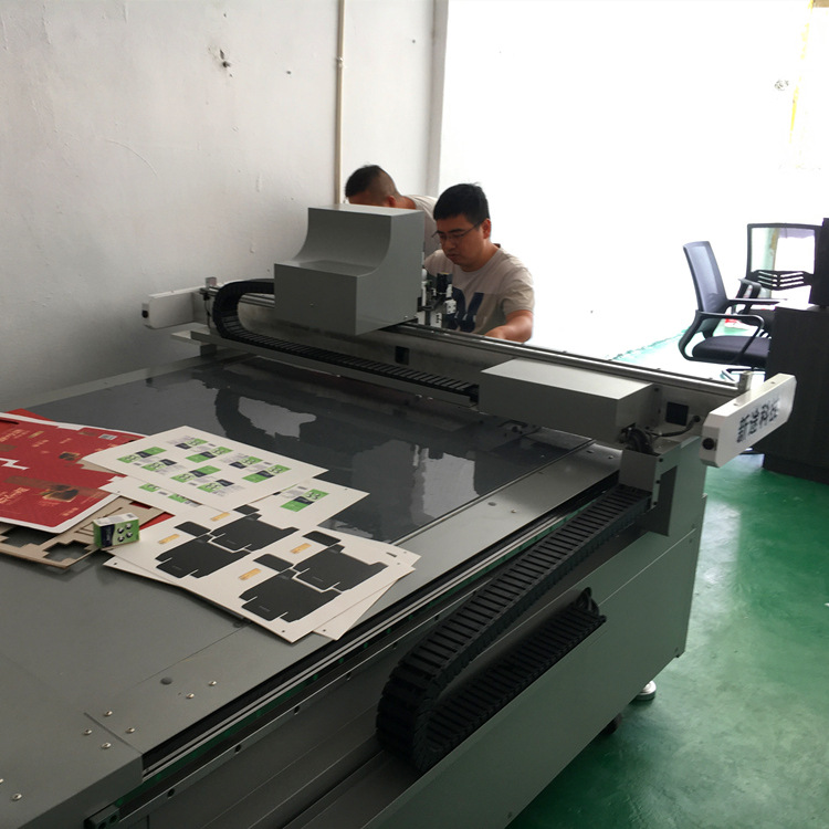 Customized Carton Proofing Machine Packaging Box Carton Computer Cutting Machine Paper Display Rack Model Vibration Knife Cutting Machine Intelligent