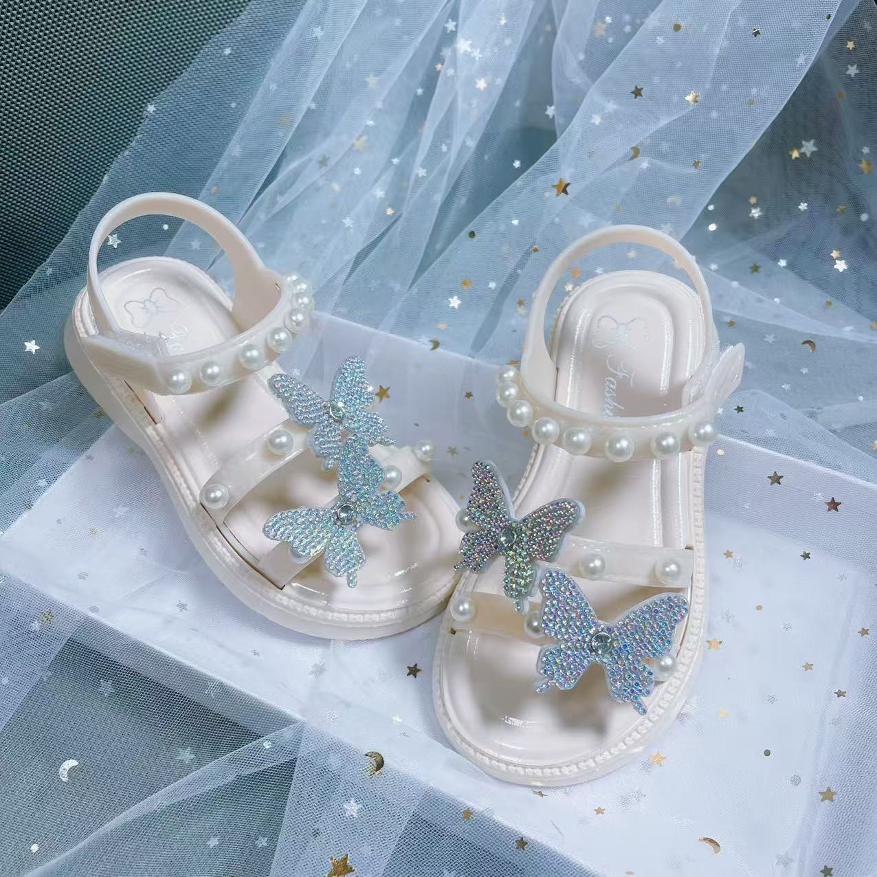New Sweet and Cute Princess Children's Large Children's Sandals Soft Sole Girls Pearl Beach Sandals Wholesale