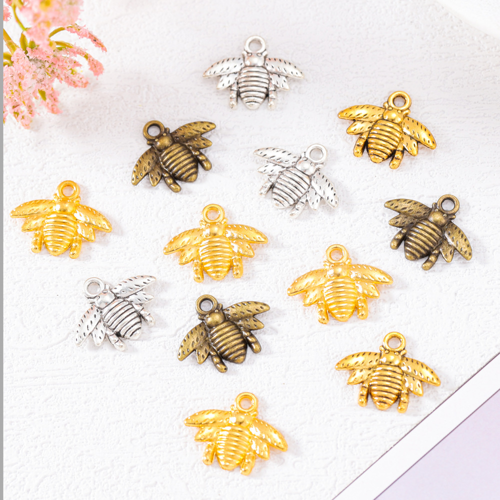 DIY jewelry accessories vintage alloy 4 colors available 21 * 16MM Little Bee pendant pendant necklace accessories 9434