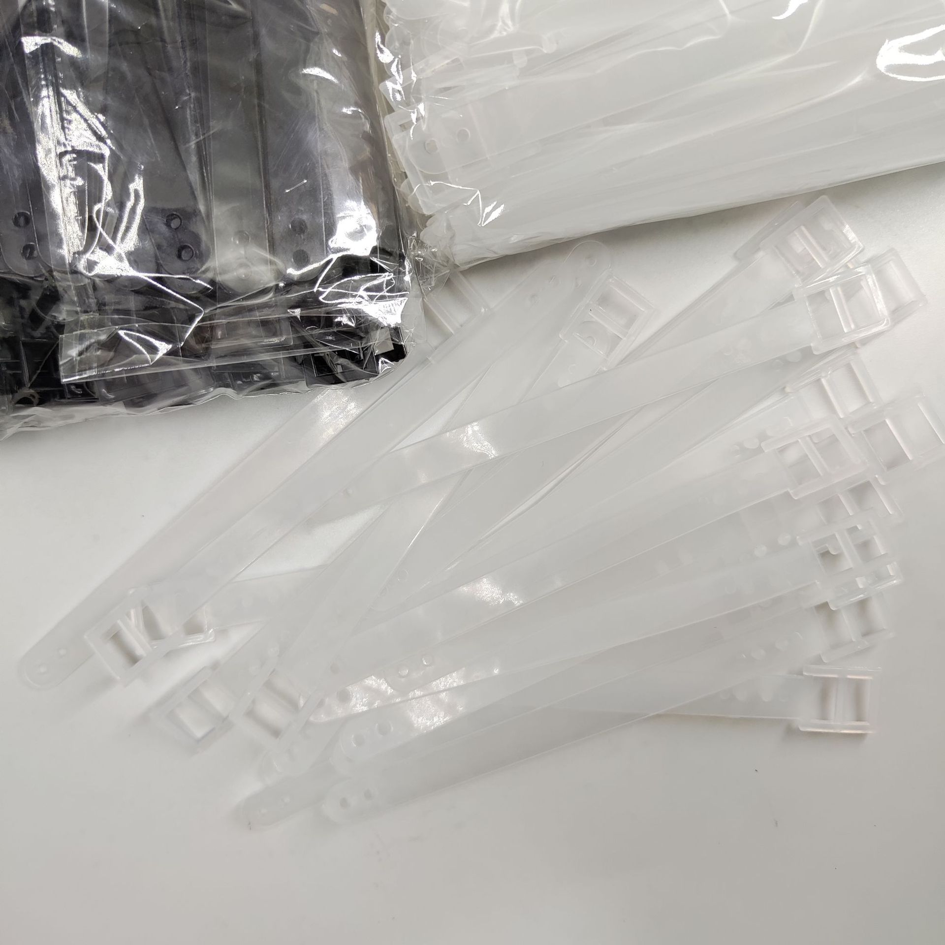 Прямые поставки пластикового ремня для багажа с прочным подвесным зажимом