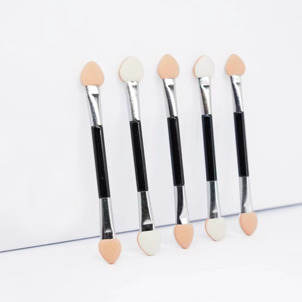 Disposable double-headed aluminum tube eye shadow brush double-sided sponge eye concealer eye shadow stick beauty makeup brush makeup tools