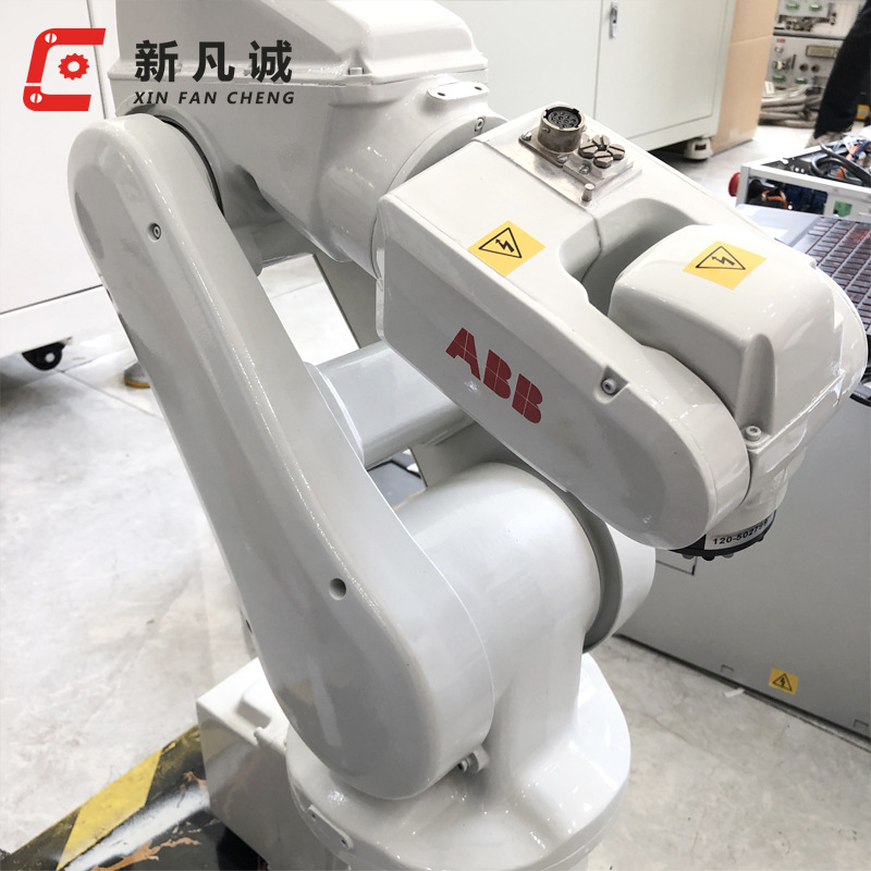 Использованный малый шестиосевой робот ABB IRB1200-7, грузоподъемность 7КГ, для обработки и погрузки